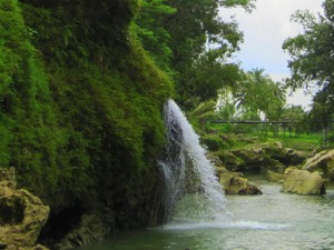 Seru! Terjun Bebas dari Ketinggian 7 Meter Sampai Cavetubing di Gua Pindul