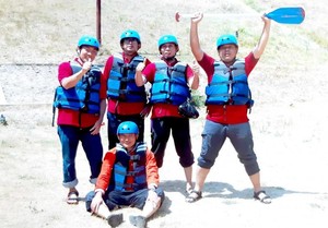 Serunya Arung Jeram di Situ Cileunca