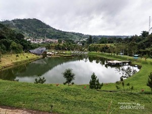 Serunya Berburu Foto Instagramable di Taman Lembah Dewata Lembang