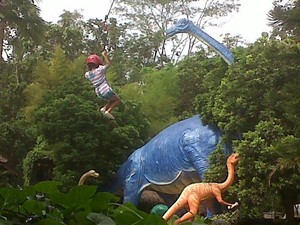 Serunya Berlibur Di Taman Dinosaurus, Semarang
