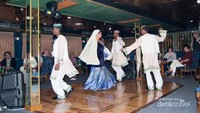 Hiburan tarian setelah makan malam