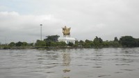 Pulau Kumala di Tengah Sungai Mahakam