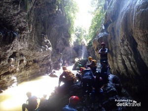 Serunya Body Rafting di Green Canyon, Pangandaran