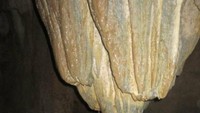 Stalagtit dan Stalagmit dengan Ukuran Besar
