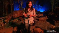 Pemandu cantik yang akan menjelaskan setiap koleksi dino