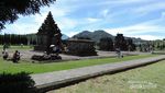 Serunya Foto Bareng Hanoman di Candi Arjuna, Dieng