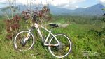 Serunya Gowes Sepeda di Trek Roller Coaster
