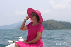 Serunya Island Hopping di Raja Ampatnya Sumbar