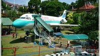 Pesawat Merpati F 28. menjadi salah satu wahan yang difavoritkan wisatawan lokal (magelangkota.go.id)