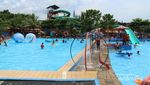 Serunya Main Ombak di Kolam Waterpark Purbalingga