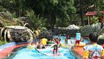 Serunya Main Ombak di Kolam Waterpark Purbalingga