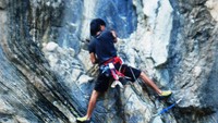 Alur dan tonjolan tebing Likunggavali selalu menjadi penantang yang sulit ditaklukan (Sumber: pariwisatakabparigimoutongsulteng.blogspot.com)