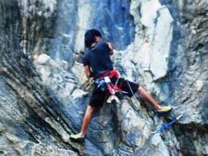 Serunya Menantang Curam Tebing Likunggavali di Gorontalo