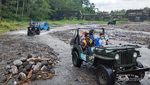 Serunya Menapaki Jejak Lava Merapi dari Atas Jeep