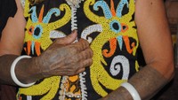 Ibu Bertelinga Panjang