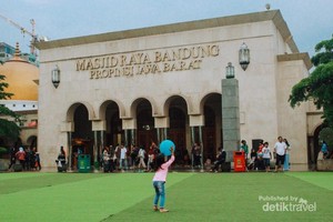 Serunya Menunggu Berbuka Puasa di Pusat Kota Bandung