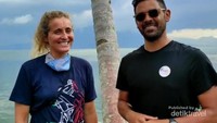 Alicia dan Freddy saat menikmati Danau Ranau.