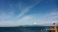 Pulau-pulau ketika melewati Selat Sunda