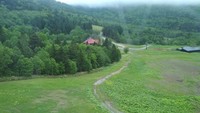 Pemandangan disisi kanan-kiri lintasan Gondola yang sangat cantik bisa dinikmati dari dalam Kotak Gondola.