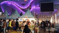 Pengunjung mulai berdatangan di Bazaar Central Plaza Udon Thani.