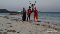 Asyik bermain di sini