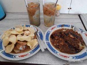 Siang-siang Enaknya Makan Toge Goreng Bogor