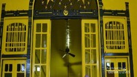 Gambar Bulan Bintang Pada Pintu Utama