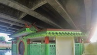 Bangunan masjid berbentuk persegi delapan