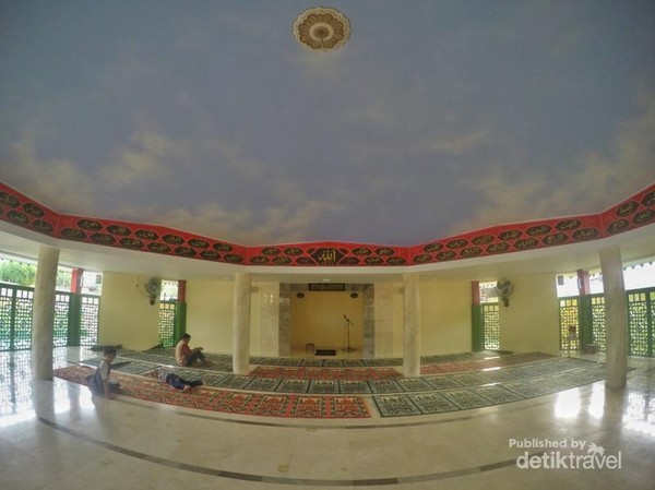 Interior dalam masjid