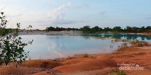 Siapa Sangka, Bintan Punya Danau Sebiru Ini!