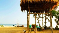 Gubuk Makan Pantai Goa Watu Lawang