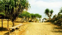 Parkir pantai Goa Watu Lawang