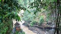 Patilasan Raja Rama di Curug Dago