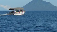 Untuk mencapai pulau ini, wisatawan harus menggunakan perahu (antonietto22.wordpress.com)