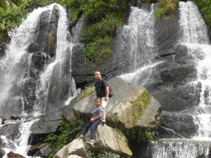 Simalungun Punya Air Terjun Cantik di Tengah Kebun Teh