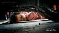 Tidur beralaskan debu jalanan. Itulah yang dirasakan beberapa anak jalanan di Jakarta. Kondisi ini harus menggugah jiwa sosial kita.