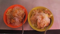 Es rujak dan lotes (dok. Putri/detikTravel)