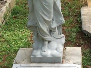 Soe Hok Gie & Patung Wanita Menangis di Museum Taman Prasasti