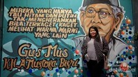 Salah satu mural yang menggambarkan tokoh Gus Mus , juga menjadi latar berfoto pengunjung.