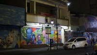 Begini suasana Jalan Gatot Subroto saat toko-toko telah tutup,