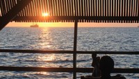 Menikmati sunset