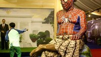 Sudah pernah lihat Spiderman pakai kain batik? Yuk ke sini, Museum de Arca Yogya