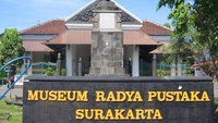 Museum Radya Pustaka, salah satu tempat wisata di sekitar Solo City Walk (kelompok7plb.blogspot.com)