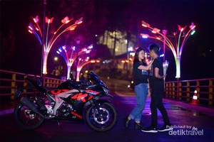 Spot Foto Malam Kekinian Bandung Ada di Sini