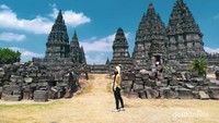 Ilusi gerbang Candi dari spot reruntuhan batu tak jauh dari pintu keluar Candi | Foto: Dokumenasi Pribadi
