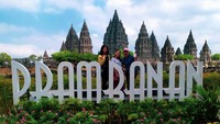 Spot pertama, tulisan PRAMBANAN berlatar belakang keindahan Candi | Foto: Dokumentasi Pribadi