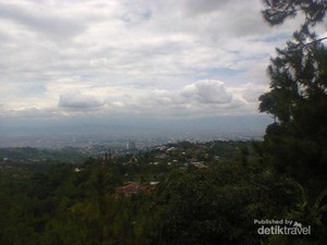 Spot Menikmati Bandung dari Ketinggian