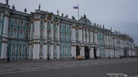 Winter Palace, istana yang menunjukkan kebesaran Rusia. Merupakan bagian dari Hermitage Museum