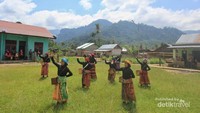 Tarian menyambut wisatawan yang berkunjung.