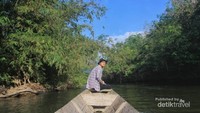 Jalur sungai, satu-satunya akses menuju Dusun Sri Pengantin.